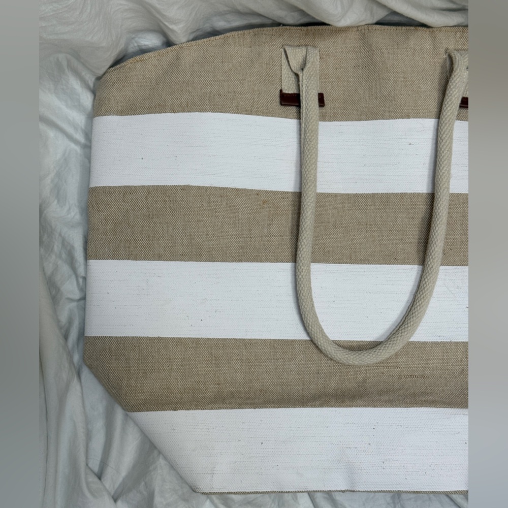 Women’s Large Tan and White Striped Reusable Tote Bag. - Picture 7 of 16